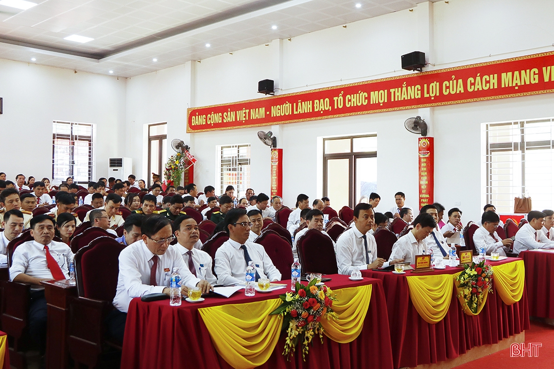 Bà Nguyễn Thị Hà Tân tái cử Bí thư Huyện ủy Vũ Quang nhiệm kỳ 2020 - 2025