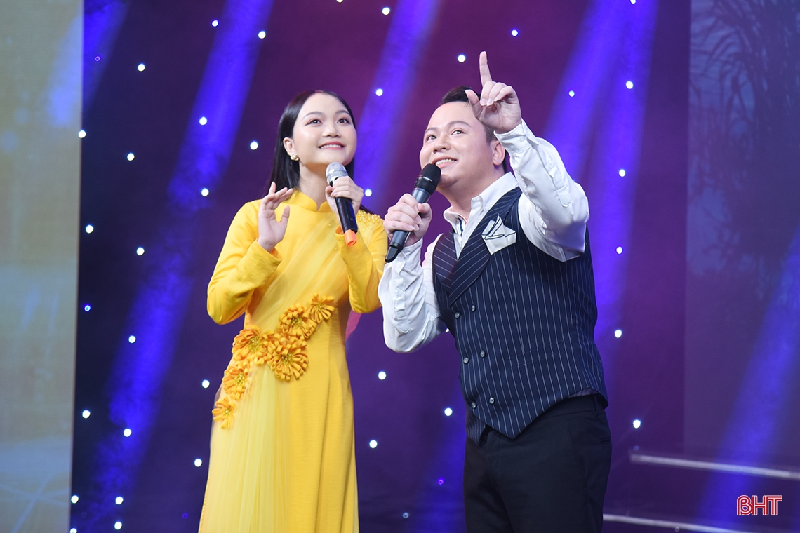 Hà Tĩnh phát động ủng hộ Quỹ “Hỗ trợ học sinh đạt điểm cao, hoàn cảnh đặc biệt khó khăn vào học đại học”