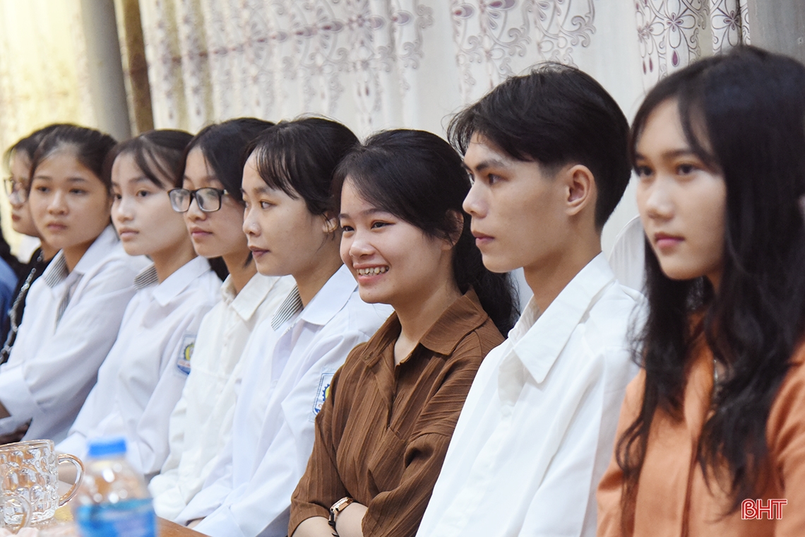 Hà Tĩnh gặp mặt học sinh, sinh viên hoàn cảnh đặc biệt khó khăn được hỗ trợ học đại học