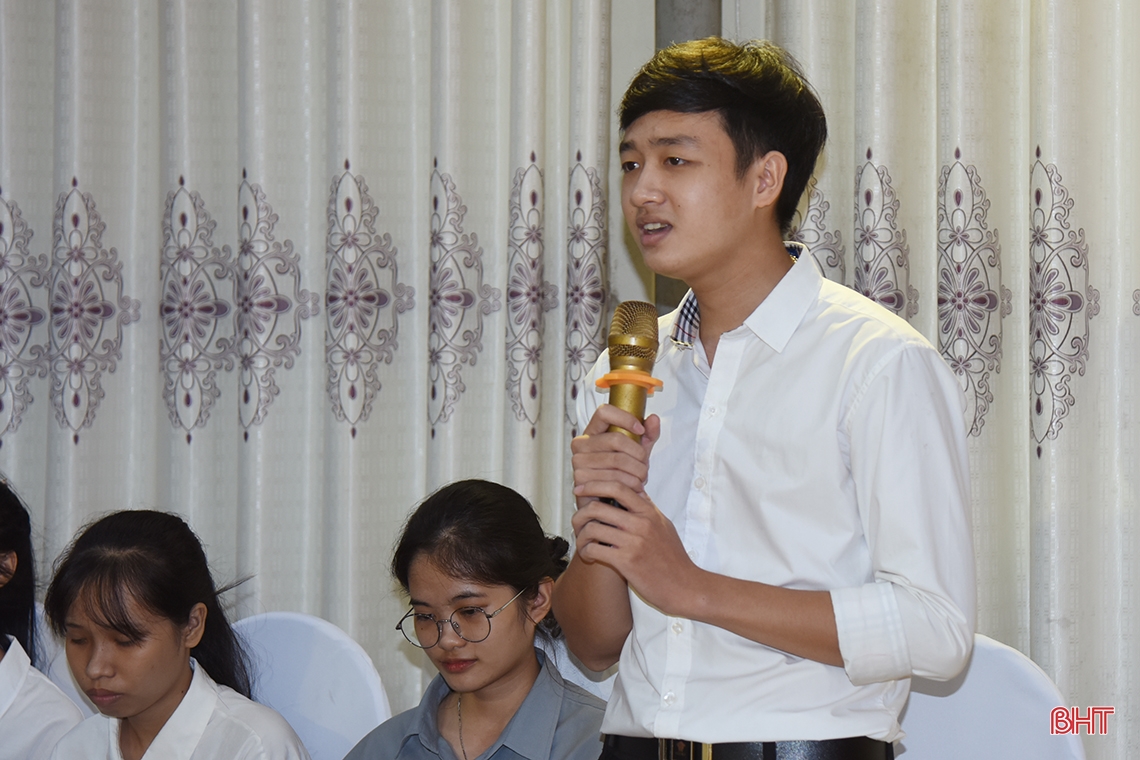 Hà Tĩnh gặp mặt học sinh, sinh viên hoàn cảnh đặc biệt khó khăn được hỗ trợ học đại học