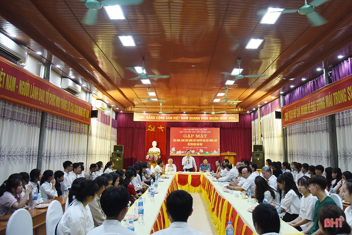 Cuộc hội ngộ của học sinh Hà Tĩnh gặp hoàn cảnh khó khăn đậu điểm cao vào đại học: Ấm áp ân tình, lan tỏa niềm vui!