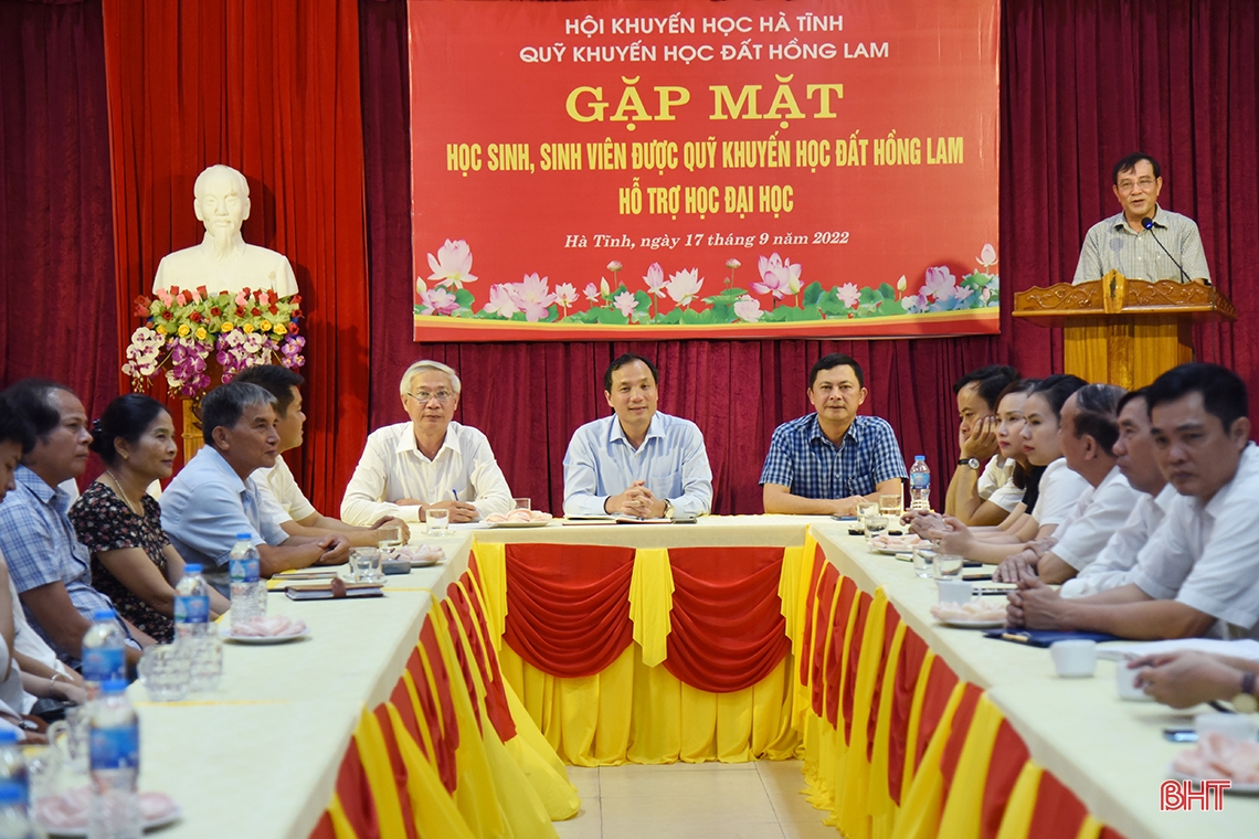 Hà Tĩnh gặp mặt học sinh, sinh viên hoàn cảnh đặc biệt khó khăn được hỗ trợ học đại học