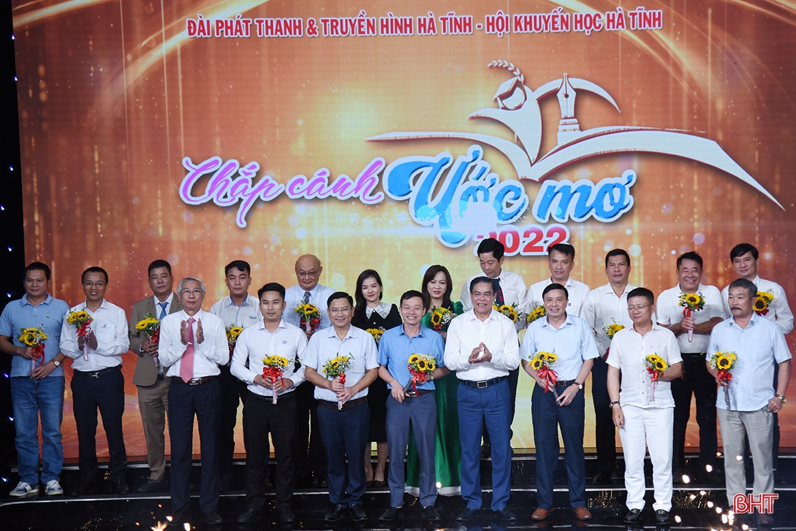 Cuộc hội ngộ của học sinh Hà Tĩnh gặp hoàn cảnh khó khăn đậu điểm cao vào đại học: Ấm áp ân tình, lan tỏa niềm vui!
