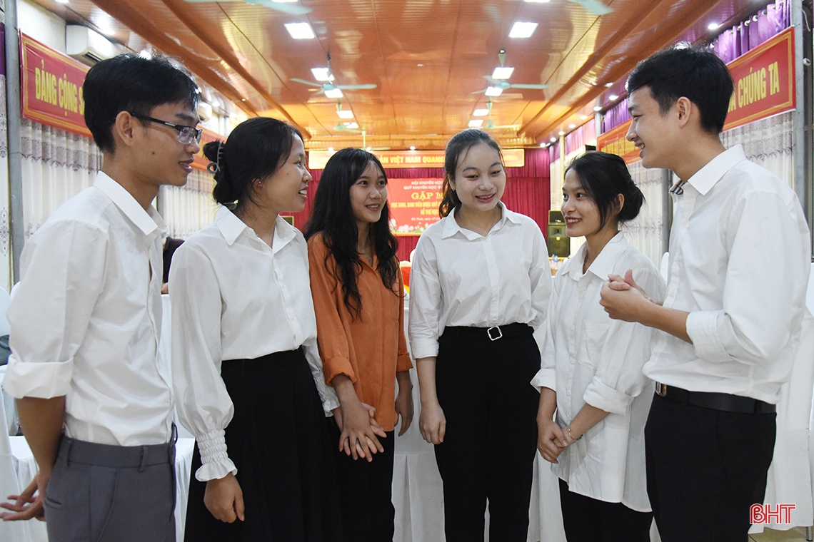 Cuộc hội ngộ của học sinh Hà Tĩnh gặp hoàn cảnh khó khăn đậu điểm cao vào đại học: Ấm áp ân tình, lan tỏa niềm vui!