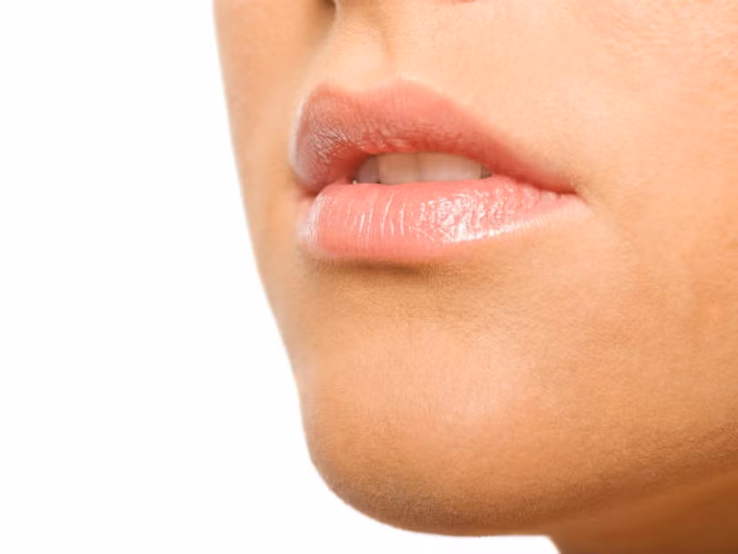 Mẹo giúp bạn có đôi môi hồng căng bóng tự nhiên
