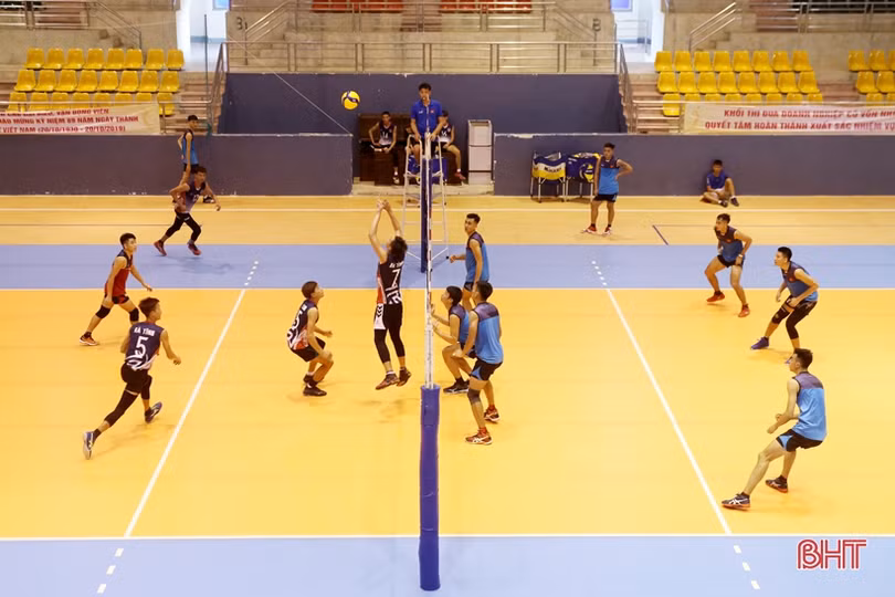 CLB Bóng chuyền Hà Tĩnh tranh tài Cúp Hoa Lư - Bình Điền 2021 
