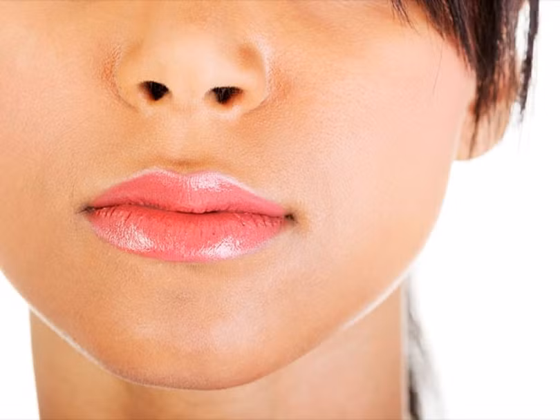 Mẹo giúp bạn có đôi môi hồng căng bóng tự nhiên