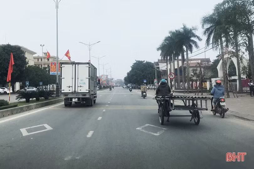 Hiểm họa từ xe tự chế chở tôn, sắt thép ở Hà Tĩnh