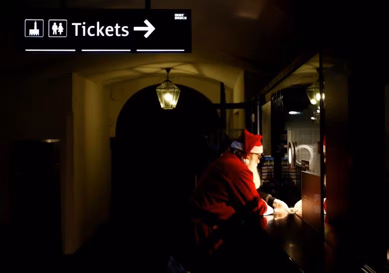 ong gia noel hien dien khap noi tren the gioi