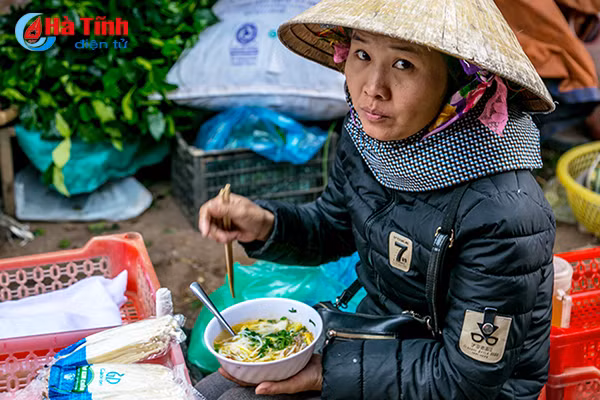 photo nhung nguoi quanh nam khong mot bua sang thu tha