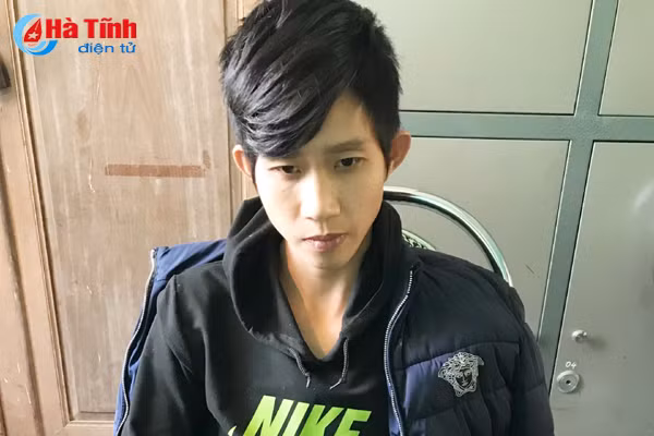 dang ban can sa cho con nghien thi bi bat