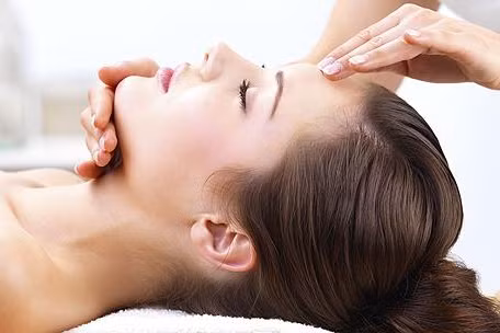 massage lam dep da mat trong thoi tiet hanh kho