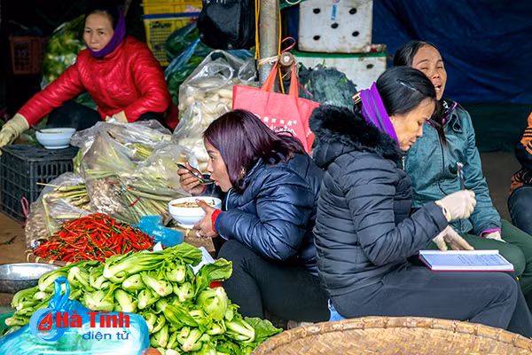 photo nhung nguoi quanh nam khong mot bua sang thu tha