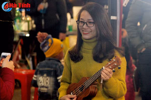 nhung bong hong xinh dep tai cho dem jam ha tinh 2017