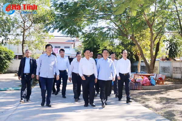 dong tam dong suc vun dap moi quan he hop tac ha tinh bolykhamxay