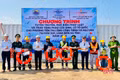 Trao phao cứu sinh, cờ Tổ quốc cho ngư dân Hà Tĩnh