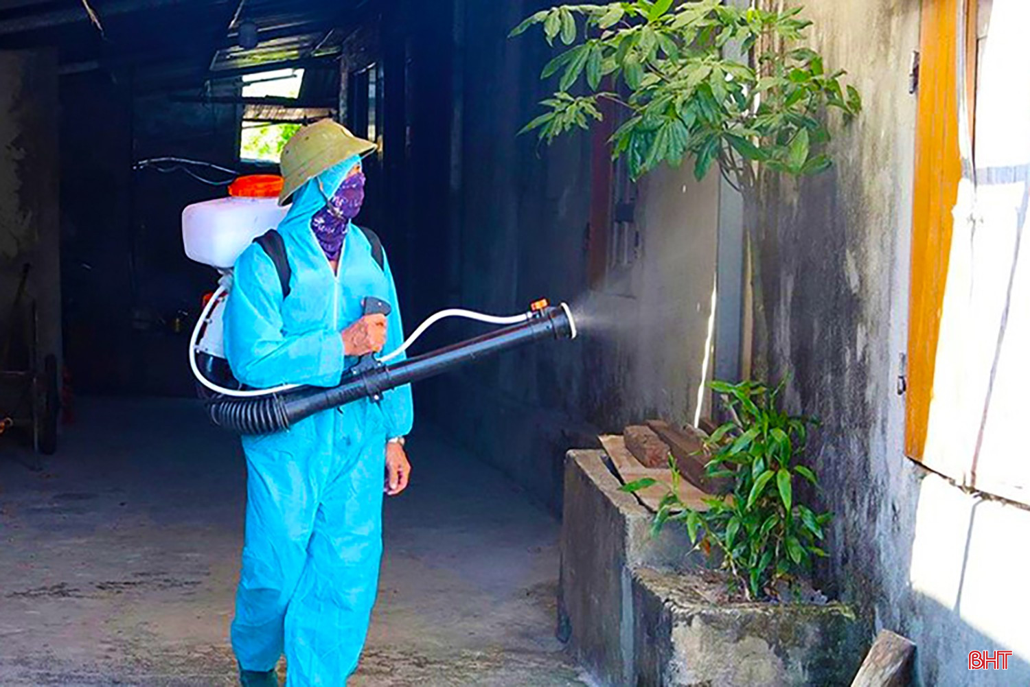 Phường Hoành Sơn đang triển khai quyết liệt các biện pháp khoanh vùng, dập dịch.