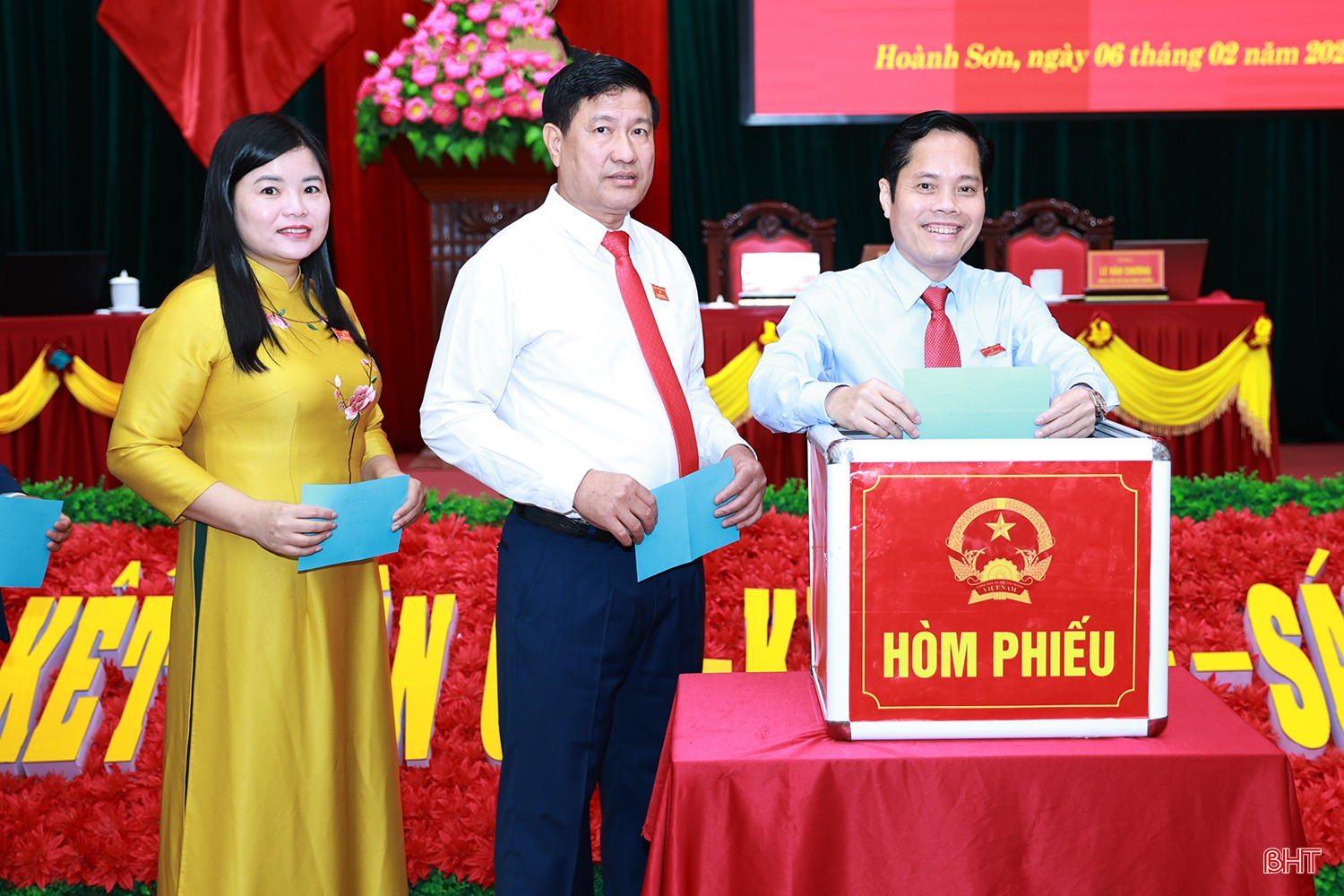 Đại biểu thực hiện quy trình liên quan công tác nhân sự.