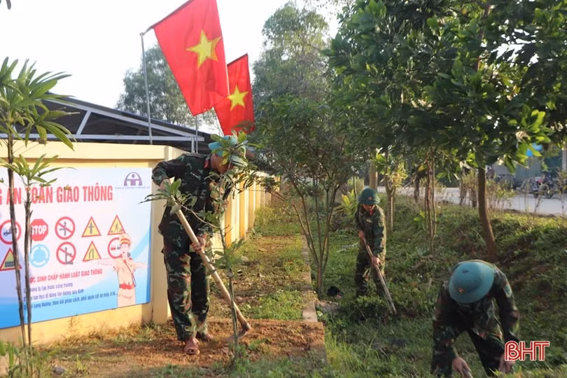 Hành quân dã ngoại giúp dân làm nông thôn mới ở Hương Sơn