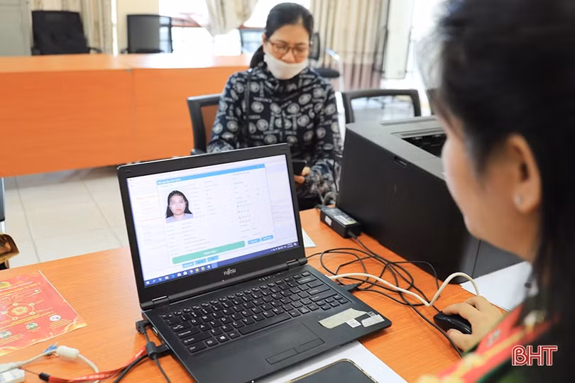 Người dân Hà Tĩnh cần biết điều gì khi sổ hộ khẩu giấy sắp “khai tử”?