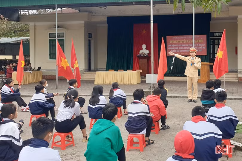 Thạch Hà tập trung tuyên truyền pháp luật về ATGT dịp tết