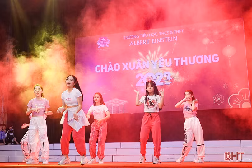 Ấm áp xuân yêu thương của học sinh Albert Einstein