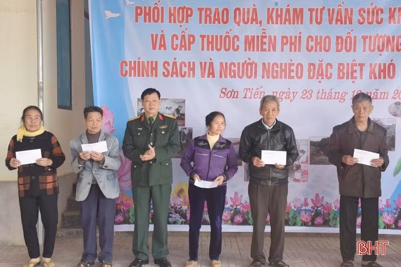 Hành quân dã ngoại giúp dân làm nông thôn mới ở Hương Sơn