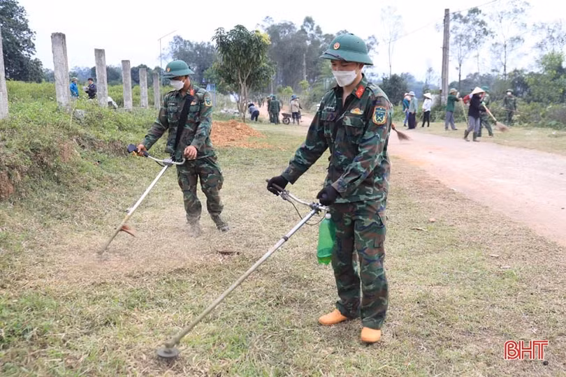Hành quân dã ngoại giúp dân làm nông thôn mới ở Hương Sơn