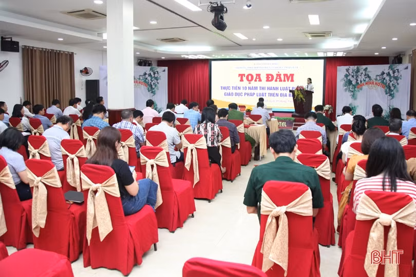 Cầu nối đưa pháp luật đến gần với người dân Hà Tĩnh