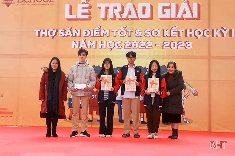 iSchool Hà Tĩnh trao giải “Thợ săn điểm tốt”