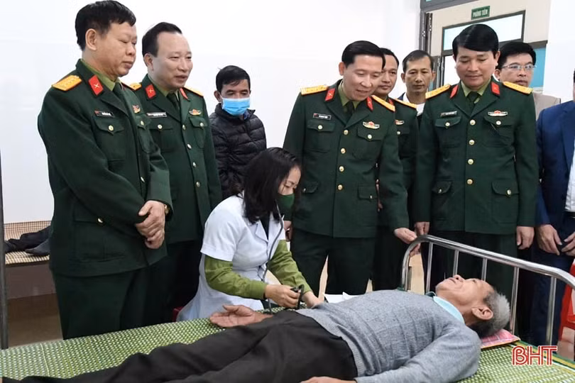 Hành quân dã ngoại giúp dân làm nông thôn mới ở Hương Sơn
