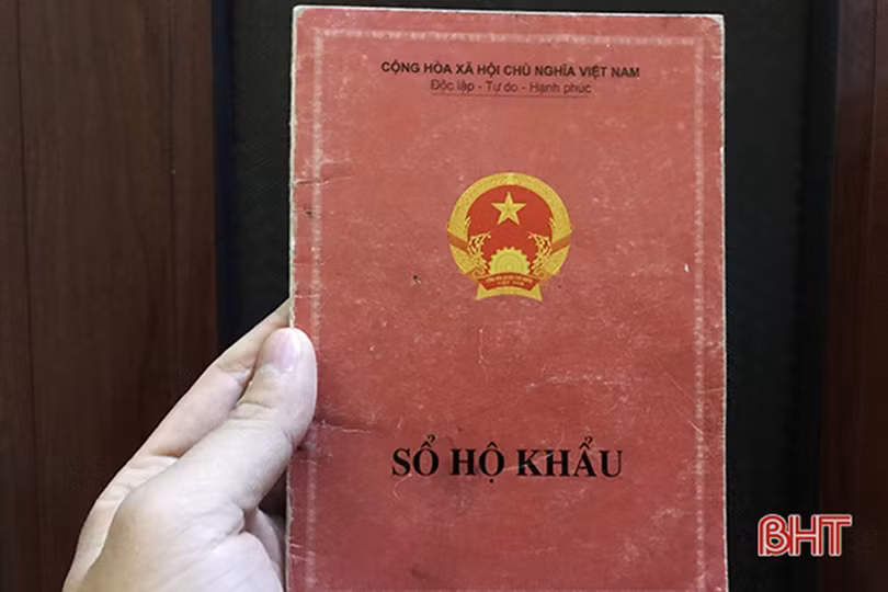 Người dân Hà Tĩnh cần biết điều gì khi sổ hộ khẩu giấy sắp “khai tử”?