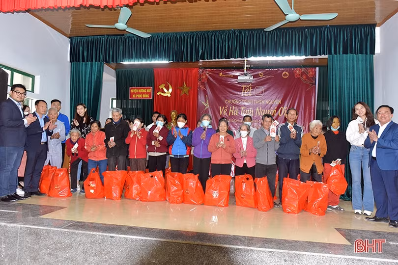 11 hoa hậu, á hậu mang “Tết hạnh phúc” đến với người nghèo Hà Tĩnh