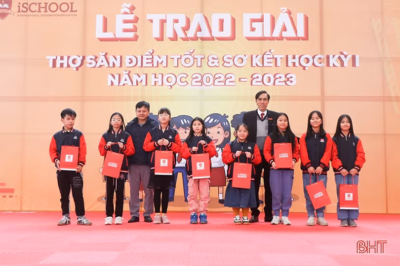 iSchool Hà Tĩnh trao giải “Thợ săn điểm tốt”