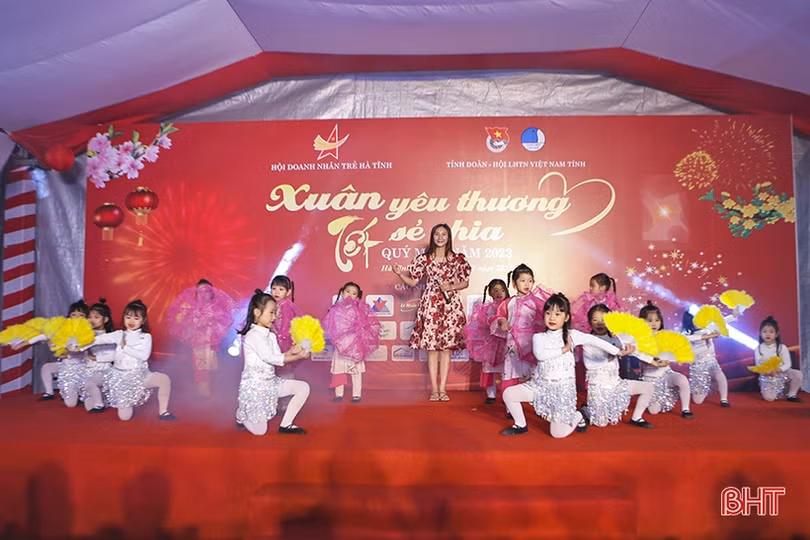 “Xuân yêu thương - tết sẻ chia” đến với Trung tâm Điều dưỡng người có công và Bảo trợ xã hội Hà Tĩnh