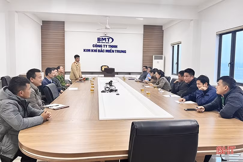 Thạch Hà tập trung tuyên truyền pháp luật về ATGT dịp tết
