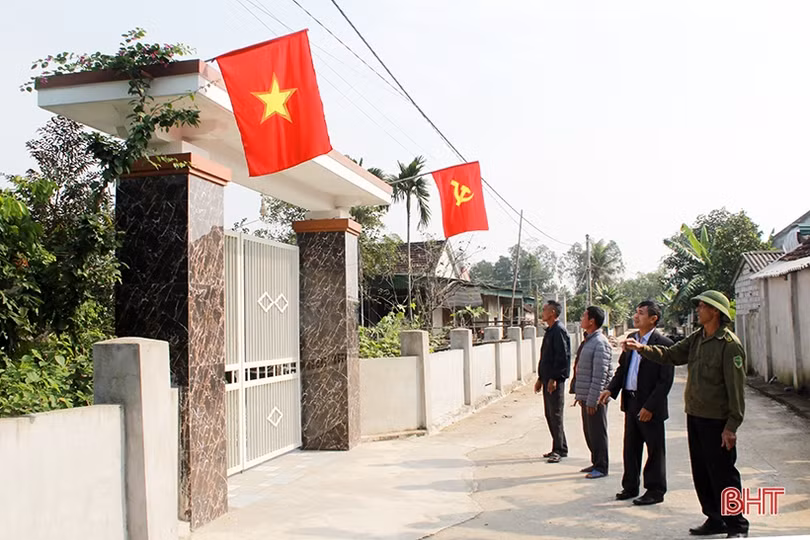 Đảng viên đang công tác ở nơi cư trú chung sức xây dựng Can Lộc giàu đẹp, văn minh