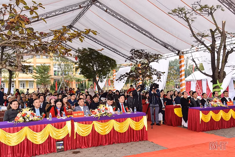 Kỷ niệm 50 năm thành lập Trường cấp II Hộ Độ và 20 năm Trường THCS Tân Vịnh