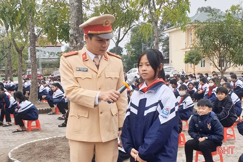Thạch Hà tập trung tuyên truyền pháp luật về ATGT dịp tết
