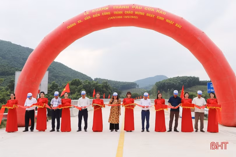 Vũ Quang khánh thành cầu Cửa Rào bắc qua sông Ngàn Trươi
