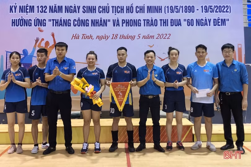 Công ty CP Chăn nuôi vô địch Giải Bóng chuyền hơi Mitraco Hà Tĩnh