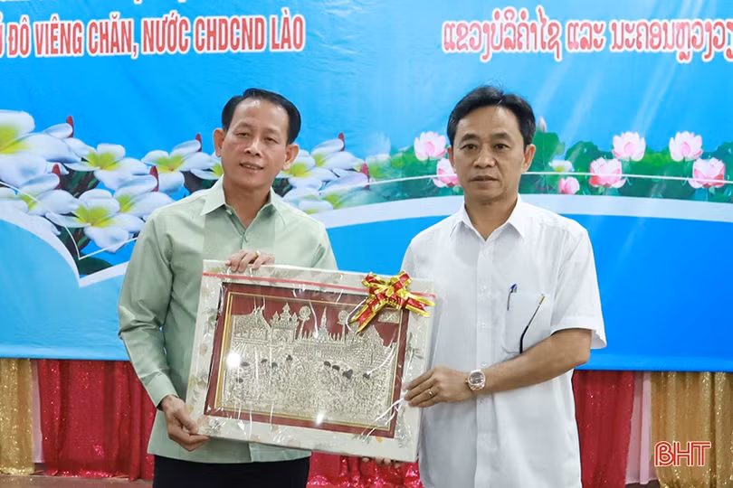 Lãnh đạo tỉnh Hà Tĩnh gặp mặt đoàn công tác Thủ đô Viêng Chăn, tỉnh Bôlykhămxay