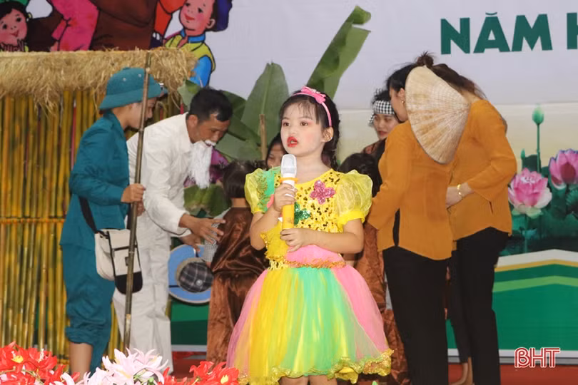 Sôi nổi hội thi “Bé mầm non kể chuyện về Bác Hồ kính yêu” ở Vũ Quang