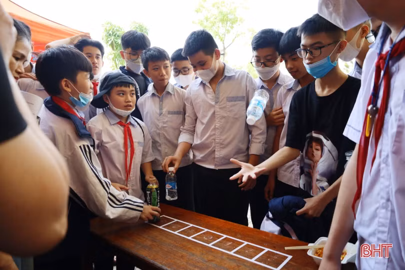 Sôi nổi hoạt động trải nghiệm tại ngày hội STEM ở Trường THCS Nam Hà
