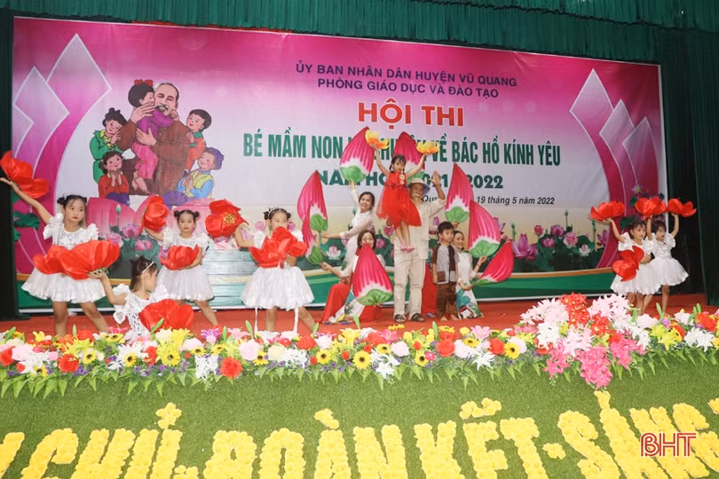 Sôi nổi hội thi “Bé mầm non kể chuyện về Bác Hồ kính yêu” ở Vũ Quang