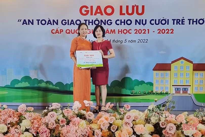 Cô giáo Hà Tĩnh đạt giải nhì cuộc thi “An toàn giao thông cho nụ cười trẻ thơ”
