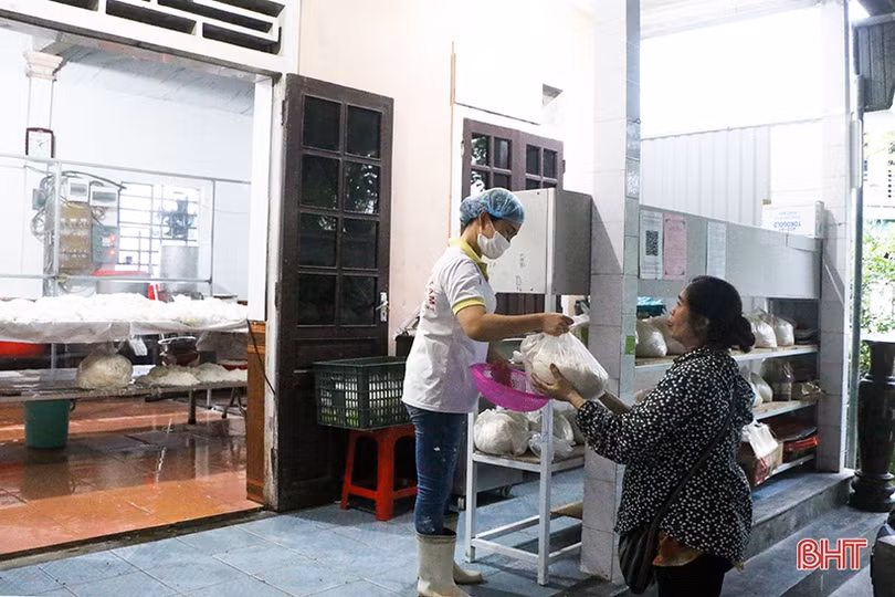 Nhiều cơ sở tiểu thủ công nghiệp ở TP Hà Tĩnh phải sản xuất... tại gia!