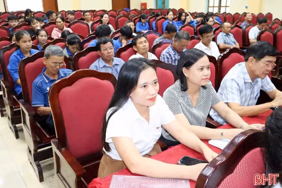 Trường Lưu phối hợp tổ chức phiên giao dịch việc làm