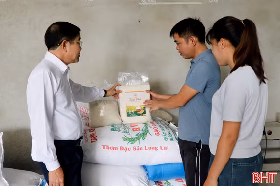 Hợp tác xã nỗ lực nâng tầm giá trị hạt gạo quê