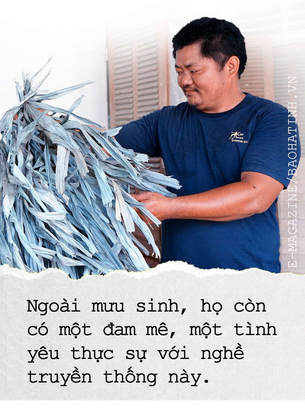 Emagazine: Cùng em khoác chiếc áo tơi ra đồng…